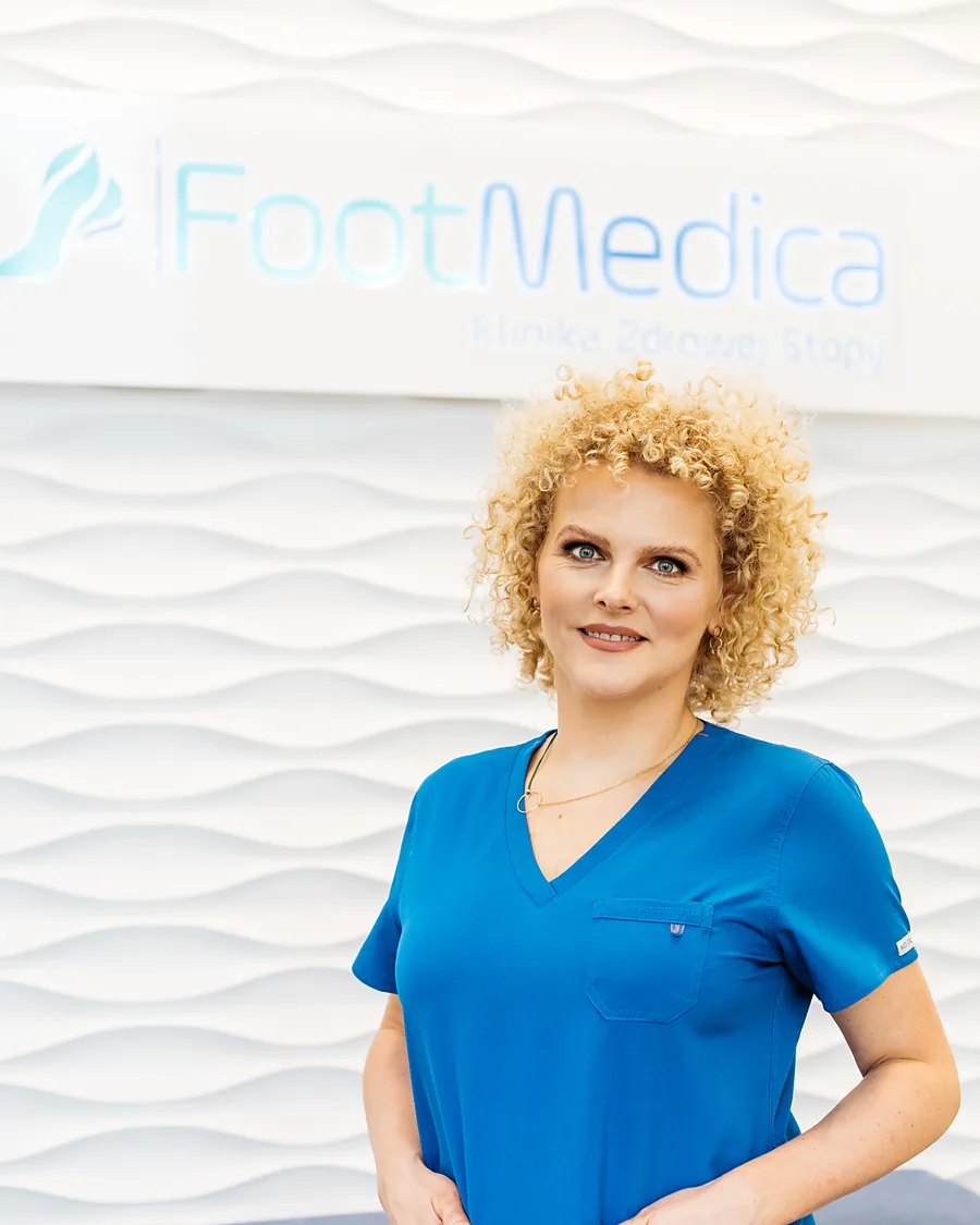 Joanna Stodolna-Tukendorf w recepcji kliniki FootMedica